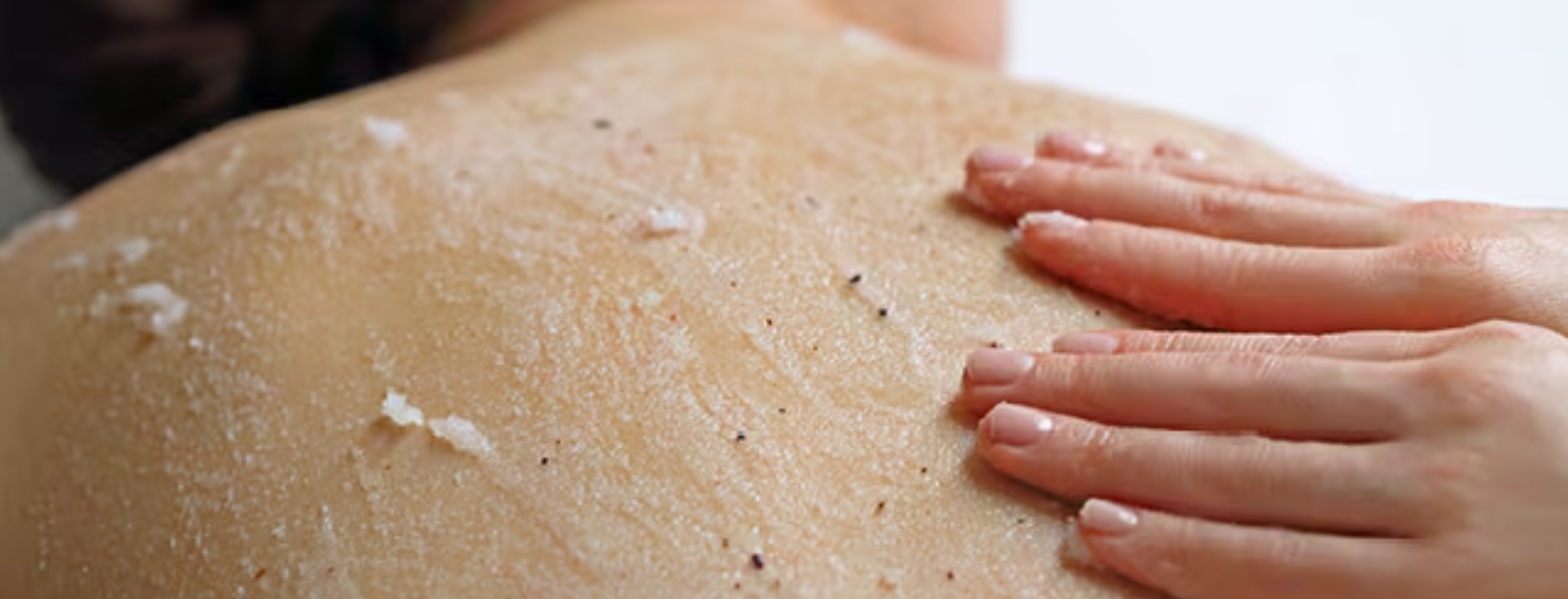 Intensely cleansing salt scrub – 75 minutes