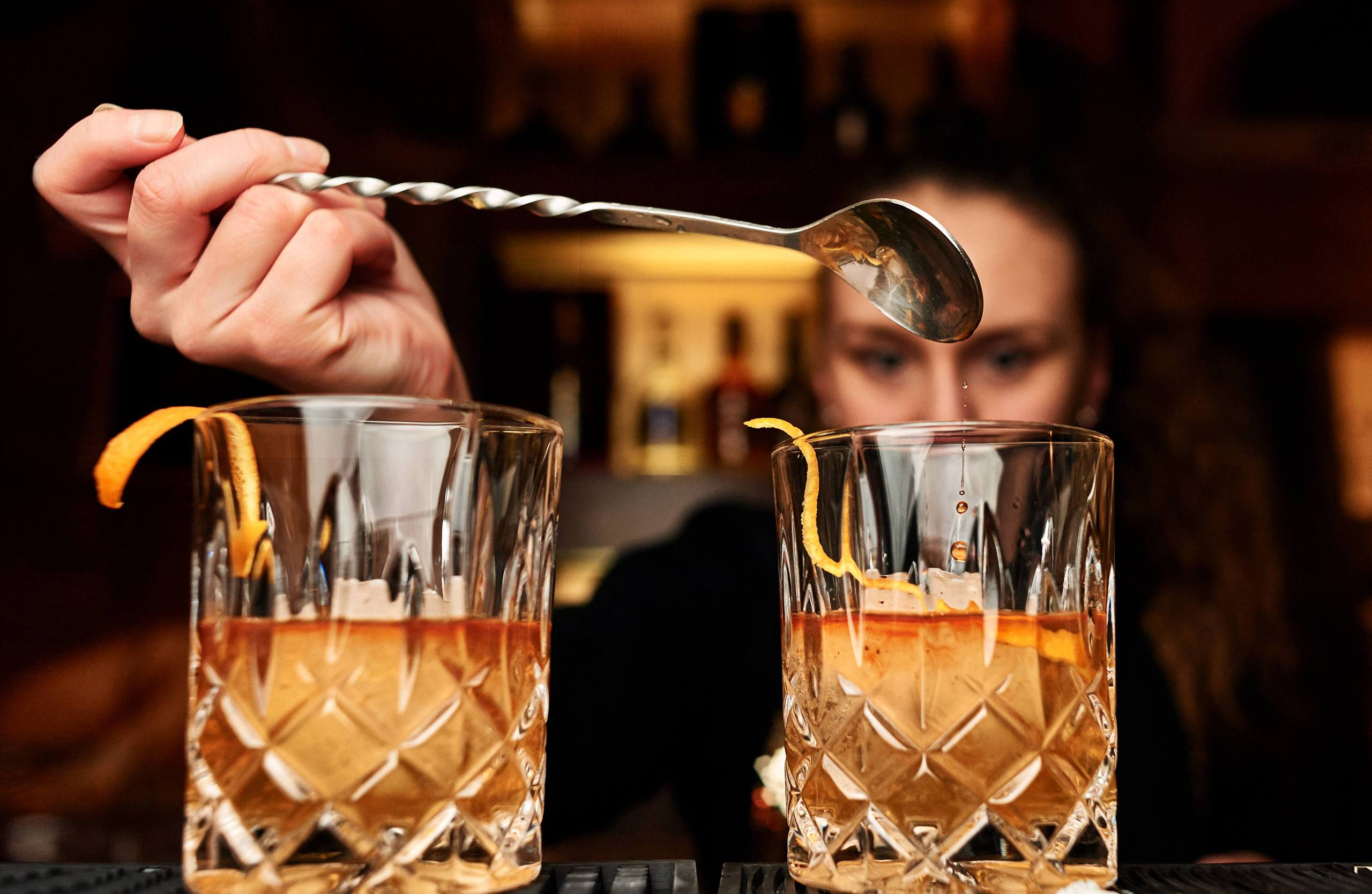 Bars, lounges & gathering spots