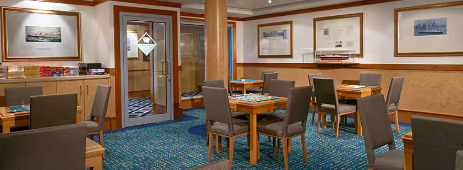 Card room/life style room