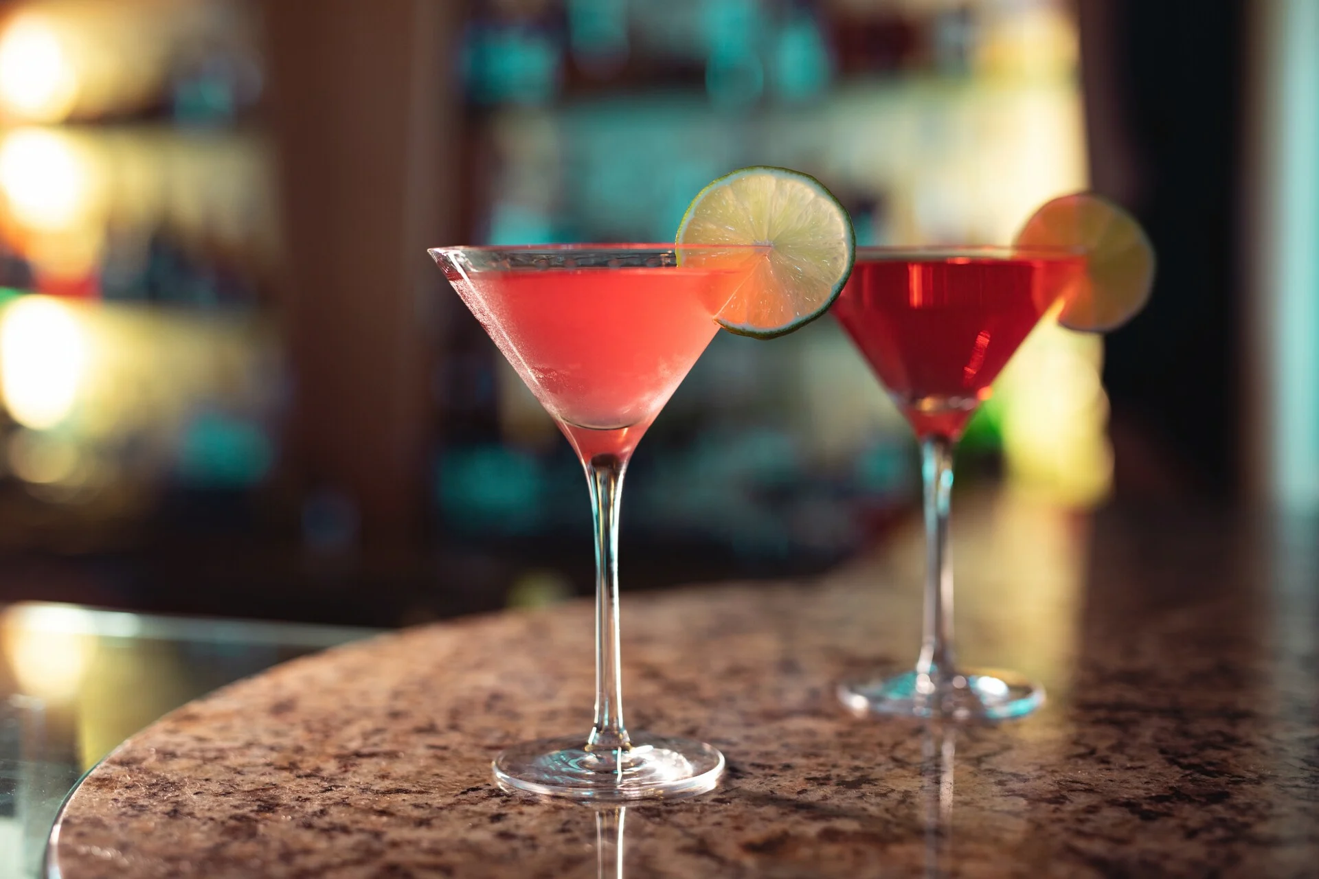 Explorer lounge & bar