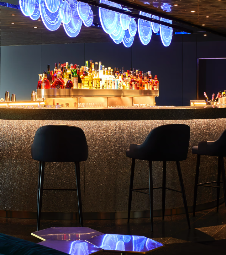 Cocktail bar – on the rocks