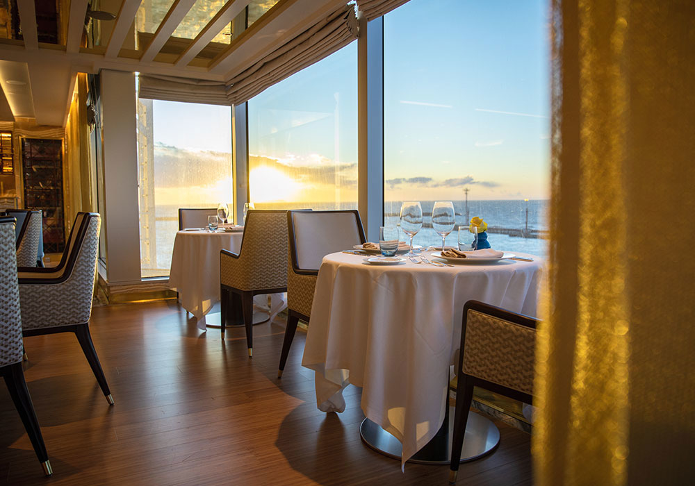 Sette mari at la veranda