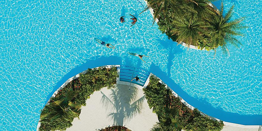 The swim-up bar at oasis lagoon