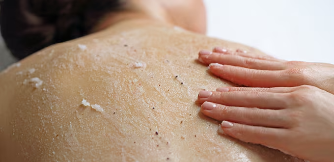 Intensely cleansing salt scrub – 50 minutes