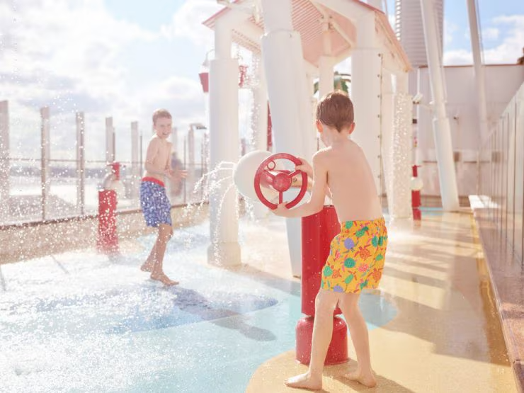 Splash zones and paddling pools