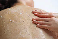 Intensely cleansing salt scrub – 75 minutes